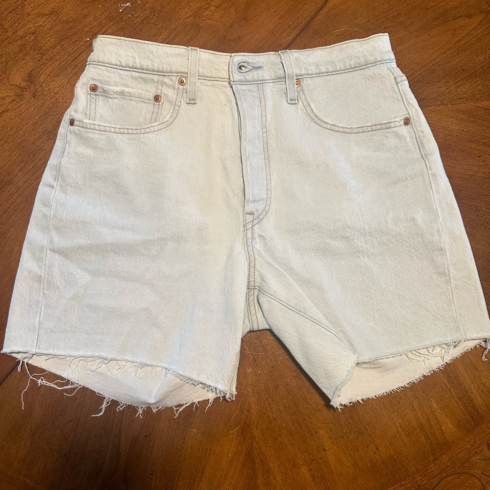 Levi’s 501 mid thigh denim shorts